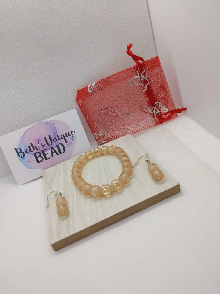 peach jewellery/peach earrings/acrylic earrings/acrylic bracelet/peach bracelet/banded earrings/banded bracelet/beaded earrings/bead earring