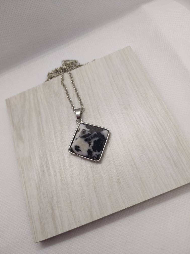 Silver plated monochrome chain/Zebra Jasper/Pyramid necklace/gemstone pendant/black and white/healing crystal/boho/hippie
