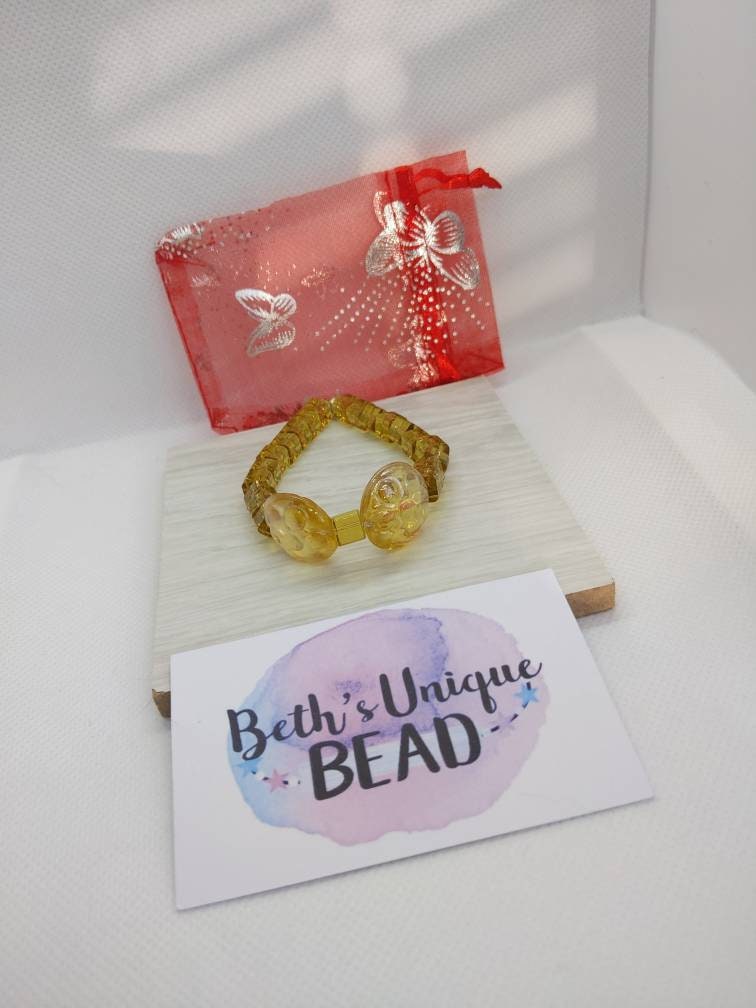 expandable bracelet/yellow bracelet/chunky bracelet/glass bracelet/beaded bracelet/glass bead bracelet/yellow glass bracelet