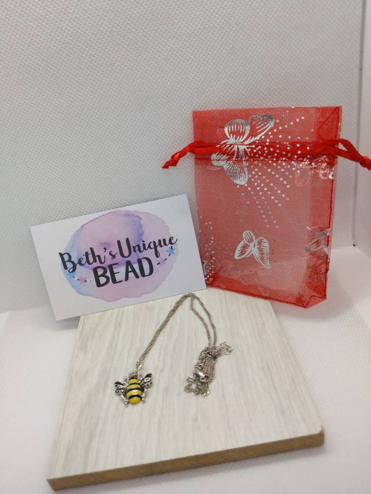 bee chain/silver plated/insect/buzz/bumblebee pendant/striped necklace/black and yellow/gifts for her/girlfriend gift/birthday present