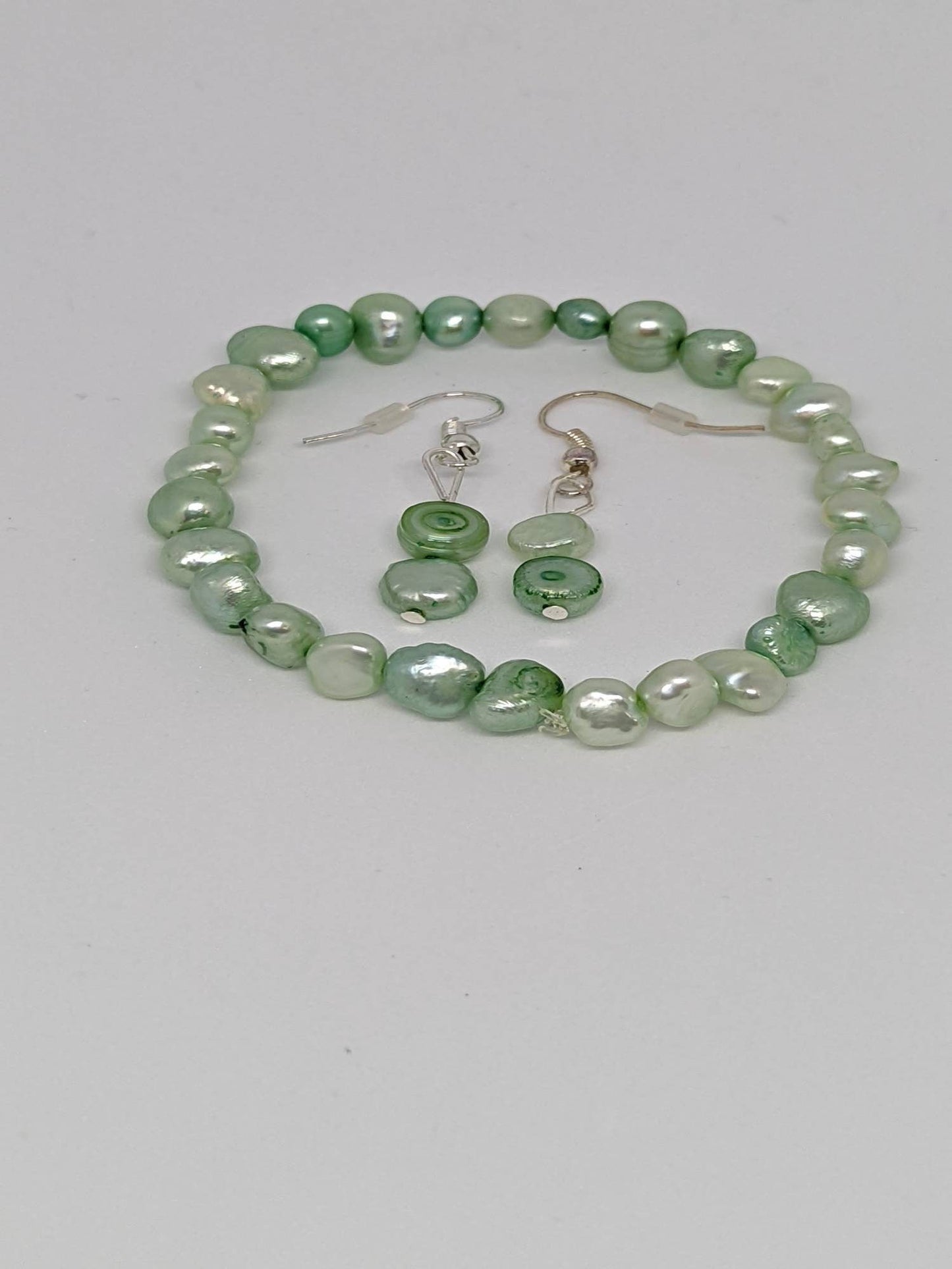 Light green pearls, freshwater pearls, bridal bracelet, bridesmaid gift,