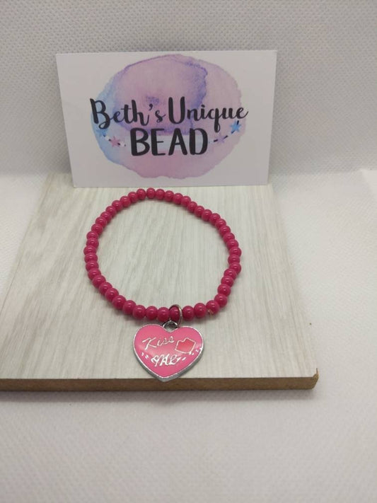 Charm bracelet/beaded bracelet/charm bead bracelet/pink bracelet/kiss me bracelet/pink charm bracelet/heart charm bracelet/stretch bracelet
